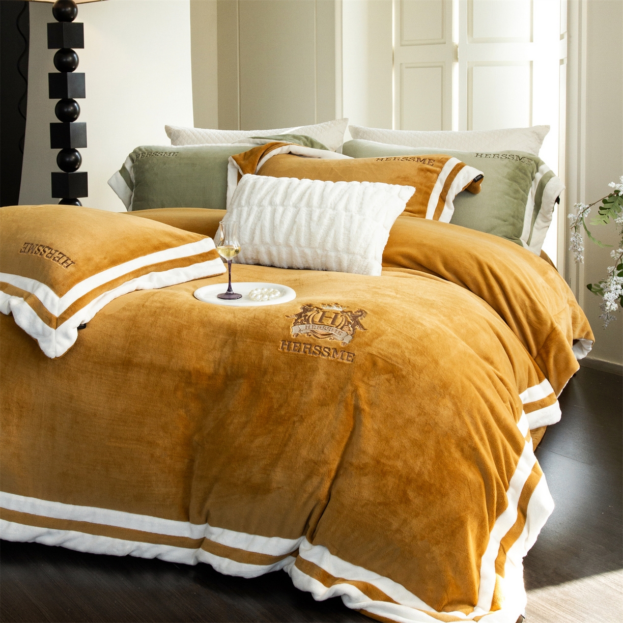 91家纺网 家纺一手货源 找家纺 （总）馨蕊 2025新款秋冬轻奢煦暖绒牛奶绒四件套系列-绒巴黎 会员-10【券后控价358/378】