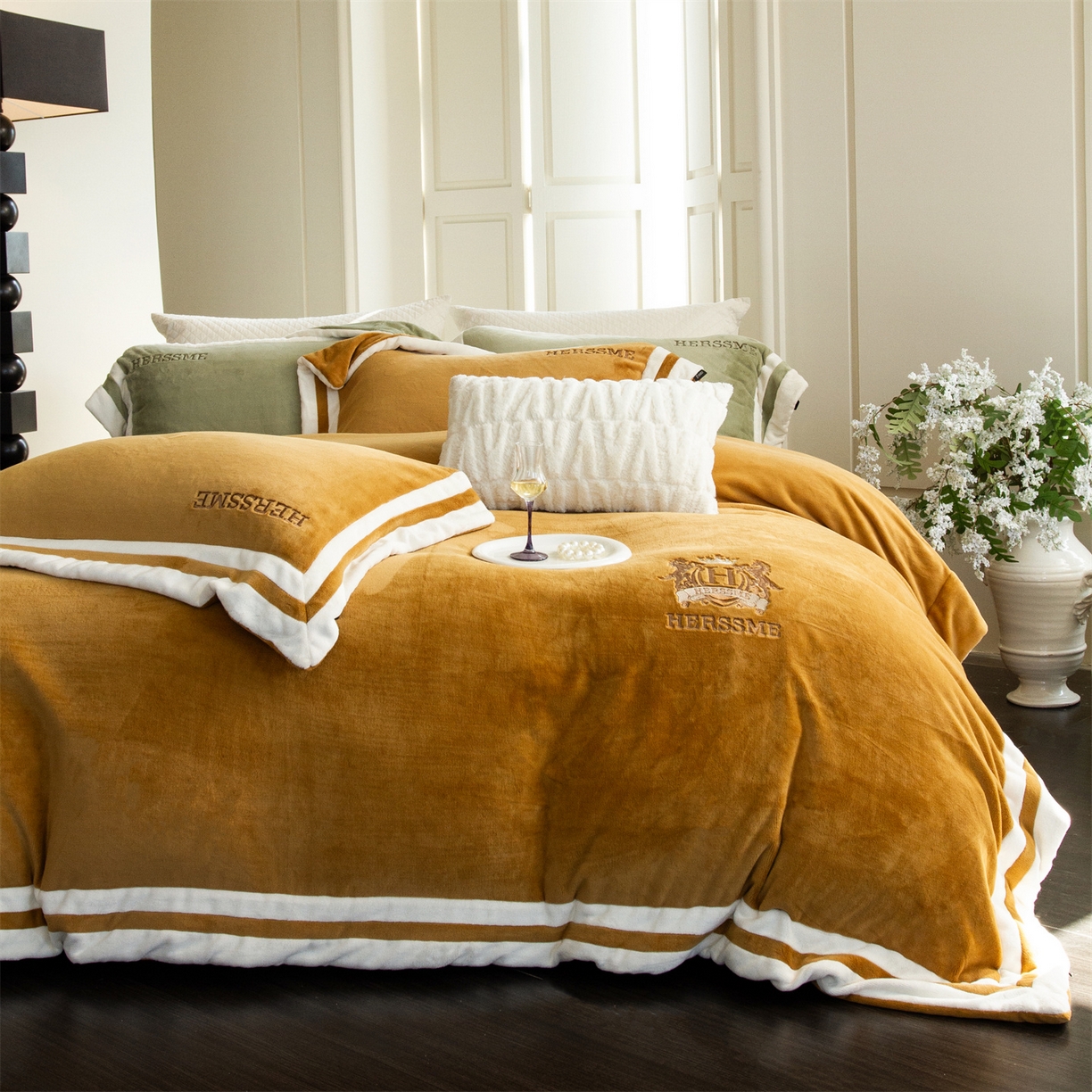 91家纺网 家纺一手货源 找家纺 （总）馨蕊 2025新款秋冬轻奢煦暖绒牛奶绒四件套系列-绒巴黎 会员-10【券后控价358/378】