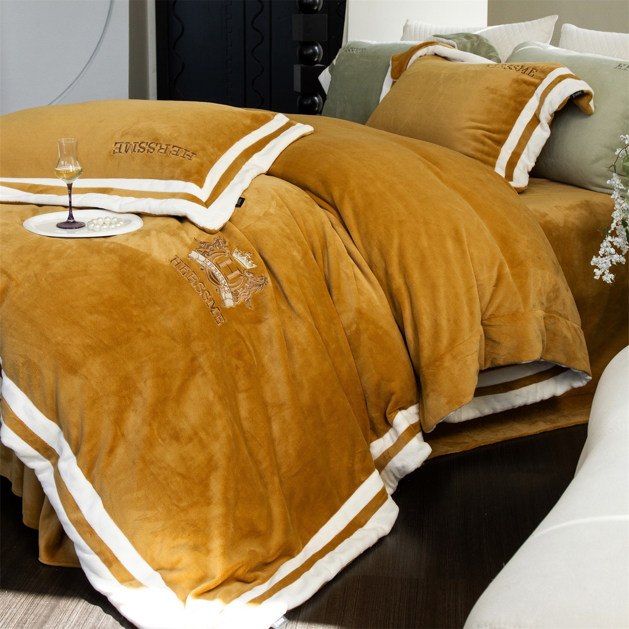 91家纺网 家纺一手货源 找家纺 （总）馨蕊 2025新款秋冬轻奢煦暖绒牛奶绒四件套系列-绒巴黎 会员-10【券后控价358/378】