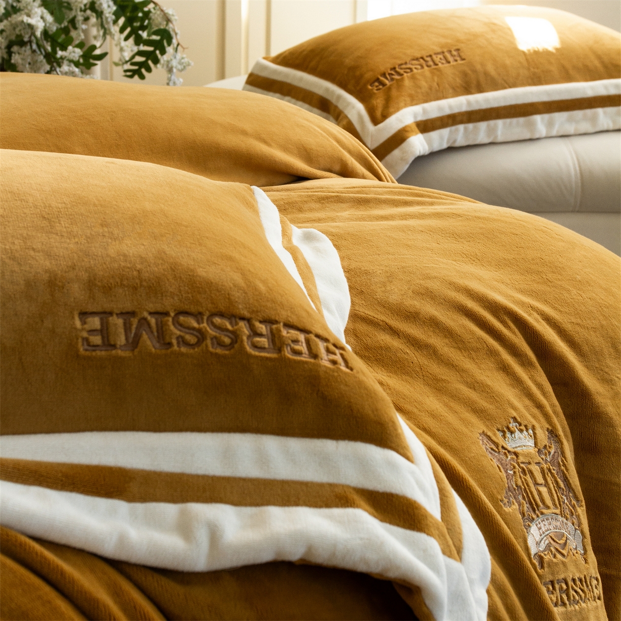 91家纺网 家纺一手货源 找家纺 （总）馨蕊 2025新款秋冬轻奢煦暖绒牛奶绒四件套系列-绒巴黎 会员-10【券后控价358/378】