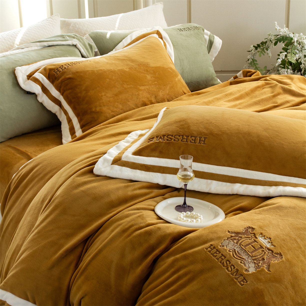 91家纺网 家纺一手货源 找家纺 （总）馨蕊 2025新款秋冬轻奢煦暖绒牛奶绒四件套系列-绒巴黎 会员-10【券后控价358/378】