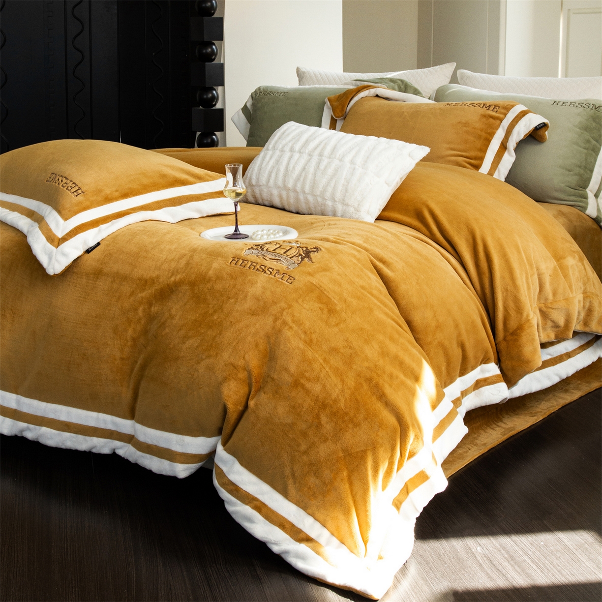 91家纺网 家纺一手货源 找家纺 馨蕊 2025新款秋冬轻奢煦暖绒牛奶绒四件套系列-绒巴黎 会员-10【券后控价358/378】 绒巴黎-橙