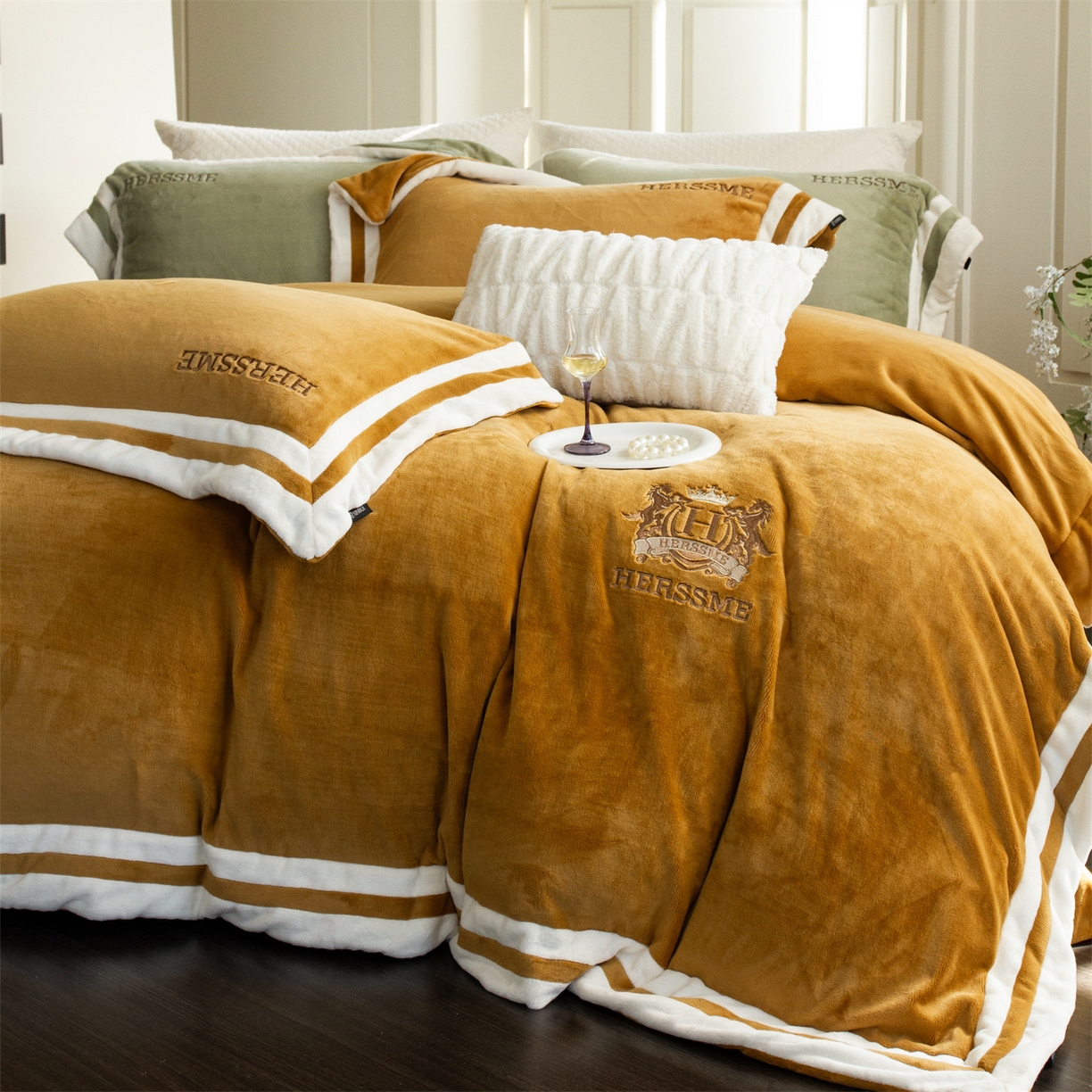 91家纺网 家纺一手货源 找家纺 馨蕊 2025新款秋冬轻奢煦暖绒牛奶绒四件套系列-绒巴黎 会员-10【券后控价358/378】 绒巴黎-橙