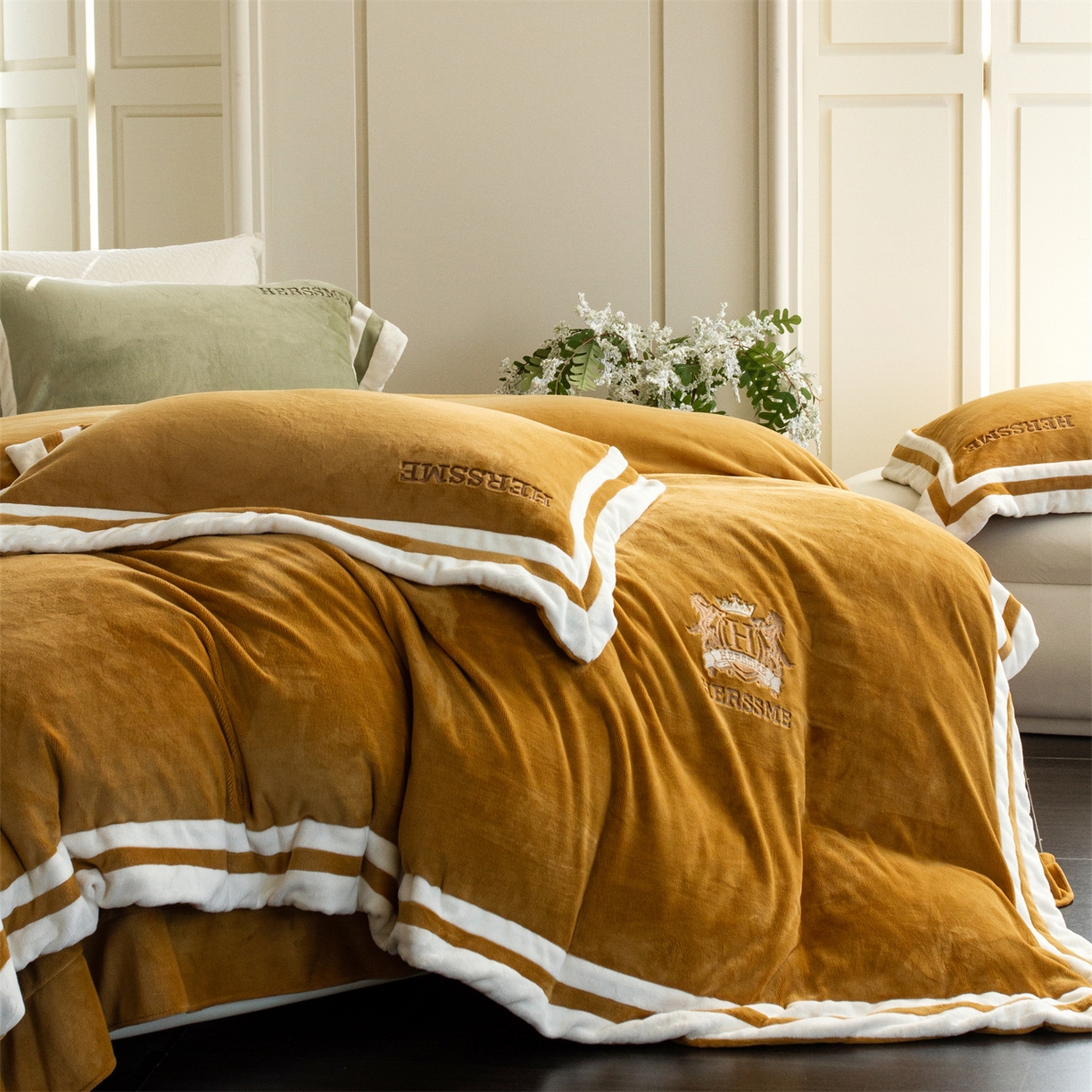 91家纺网 家纺一手货源 找家纺 馨蕊 2025新款秋冬轻奢煦暖绒牛奶绒四件套系列-绒巴黎 会员-10【券后控价358/378】 绒巴黎-橙