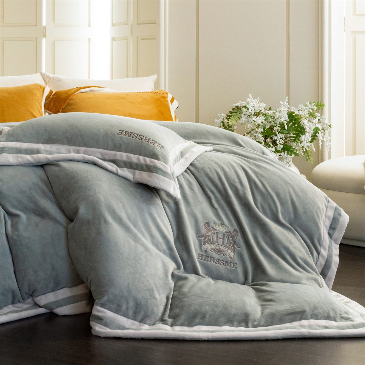 91家纺网 家纺一手货源 找家纺 馨蕊 2025新款秋冬轻奢煦暖绒牛奶绒四件套系列-绒巴黎 会员-10【券后控价358/378】 绒巴黎-高级灰