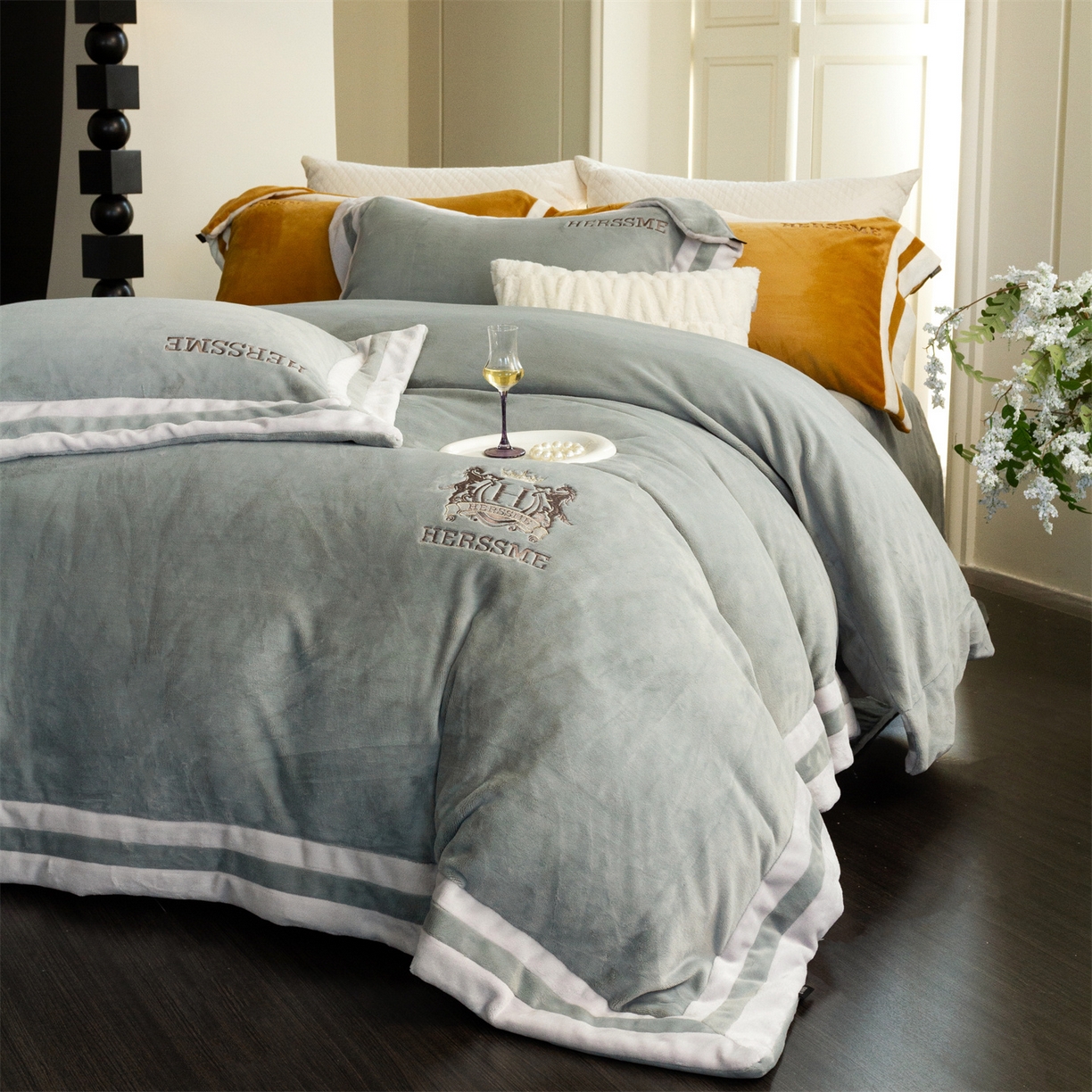 91家纺网 家纺一手货源 找家纺 馨蕊 2025新款秋冬轻奢煦暖绒牛奶绒四件套系列-绒巴黎 会员-10【券后控价358/378】 绒巴黎-高级灰