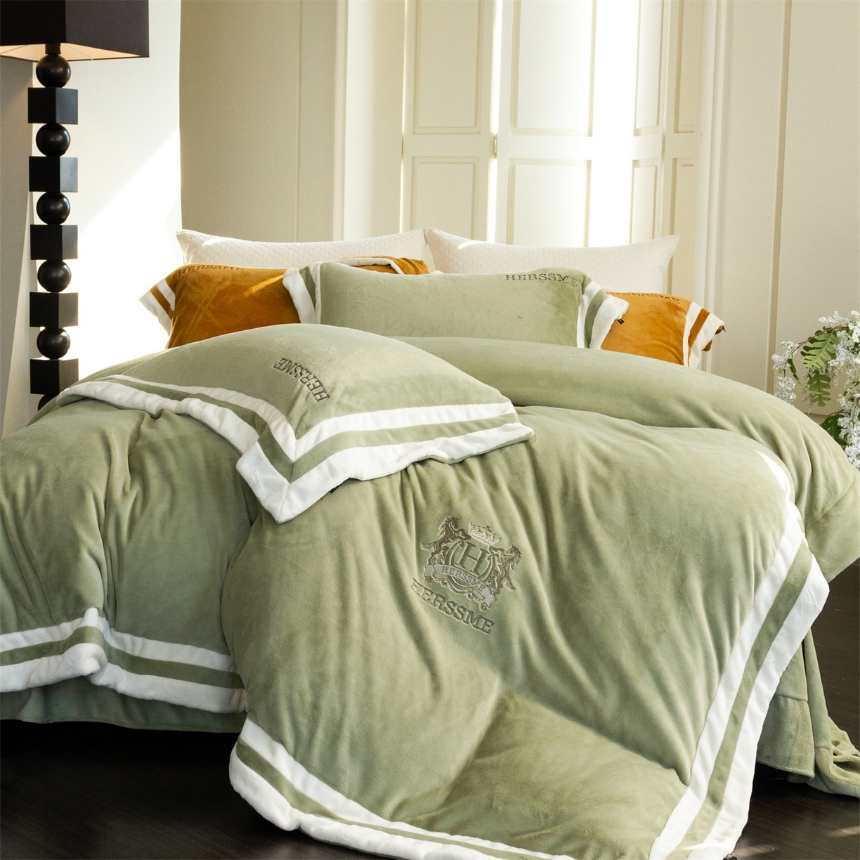 91家纺网 家纺一手货源 找家纺 馨蕊 2025新款秋冬轻奢煦暖绒牛奶绒四件套系列-绒巴黎 会员-10【券后控价358/378】 绒巴黎-灰湖绿