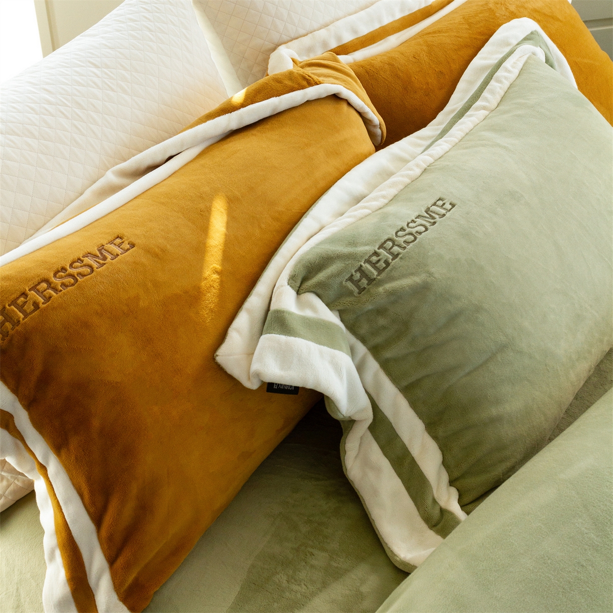 91家纺网 家纺一手货源 找家纺 馨蕊 2025新款秋冬轻奢煦暖绒牛奶绒四件套系列-绒巴黎 会员-10【券后控价358/378】 绒巴黎-灰湖绿