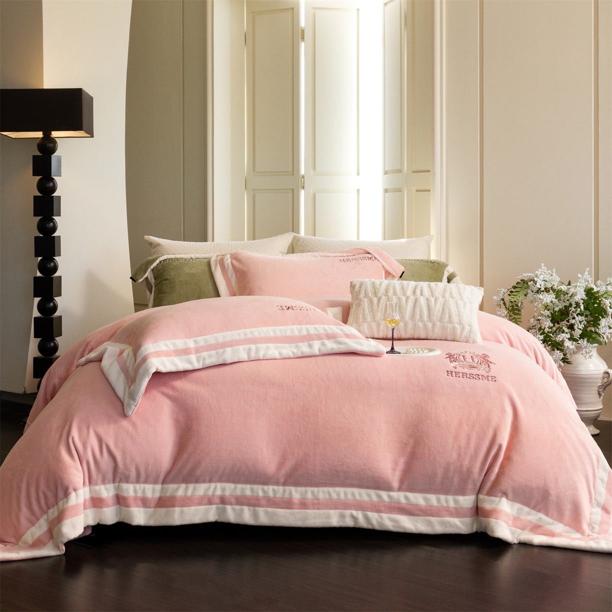 91家纺网 家纺一手货源 找家纺 馨蕊 2025新款秋冬轻奢煦暖绒牛奶绒四件套系列-绒巴黎 会员-10【券后控价358/378】 绒巴黎-蔷薇粉