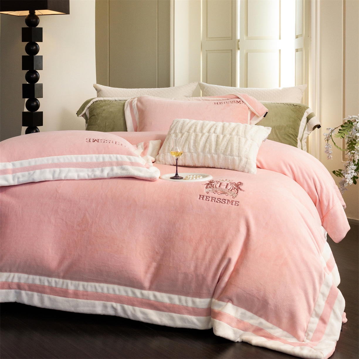 91家纺网 家纺一手货源 找家纺 馨蕊 2025新款秋冬轻奢煦暖绒牛奶绒四件套系列-绒巴黎 会员-10【券后控价358/378】 绒巴黎-蔷薇粉