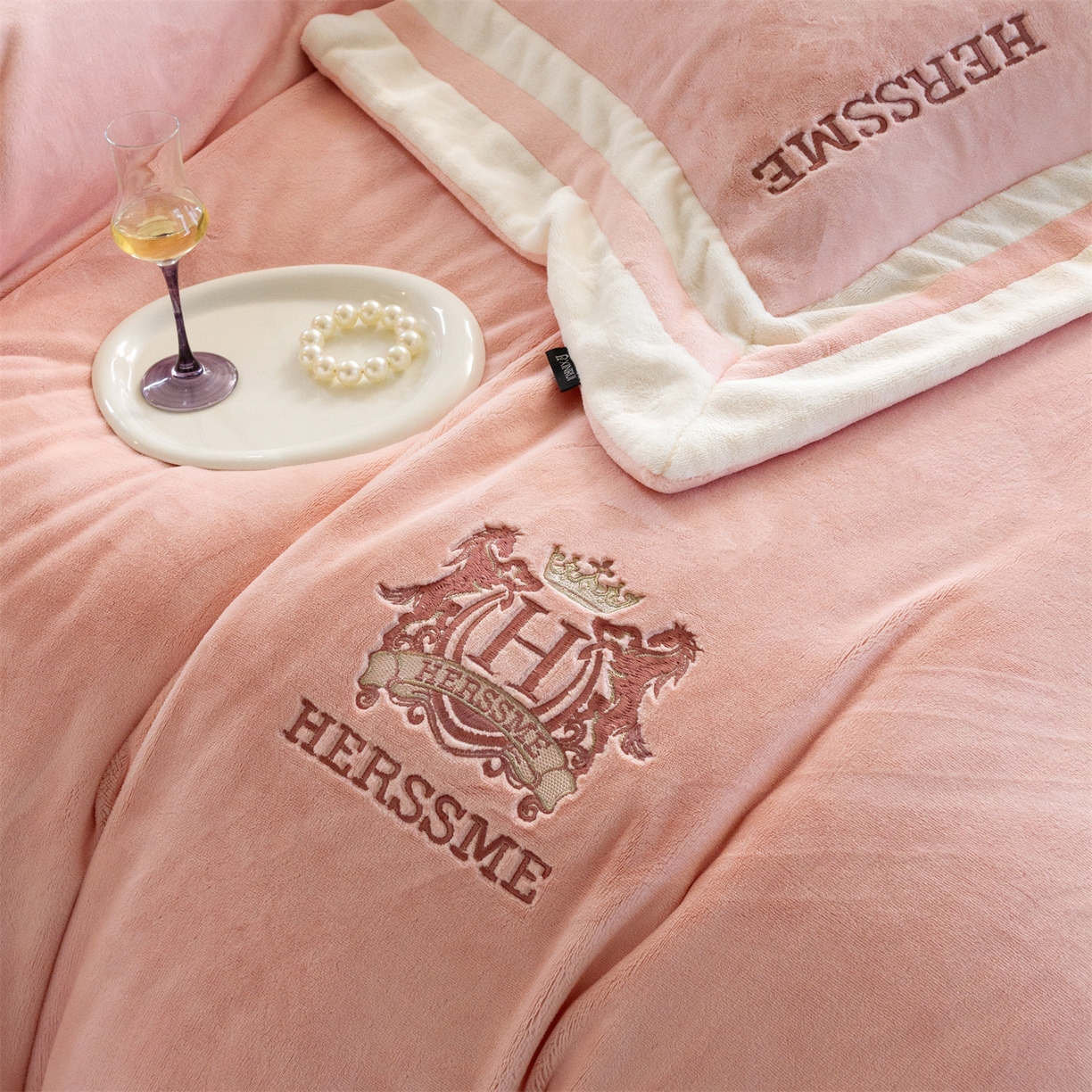 91家纺网 家纺一手货源 找家纺 馨蕊 2025新款秋冬轻奢煦暖绒牛奶绒四件套系列-绒巴黎 会员-10【券后控价358/378】 绒巴黎-蔷薇粉