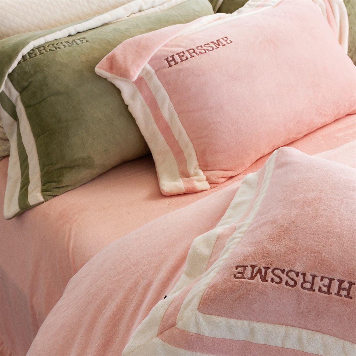 91家纺网 家纺一手货源 找家纺 馨蕊 2025新款秋冬轻奢煦暖绒牛奶绒四件套系列-绒巴黎 会员-10【券后控价358/378】 绒巴黎-蔷薇粉