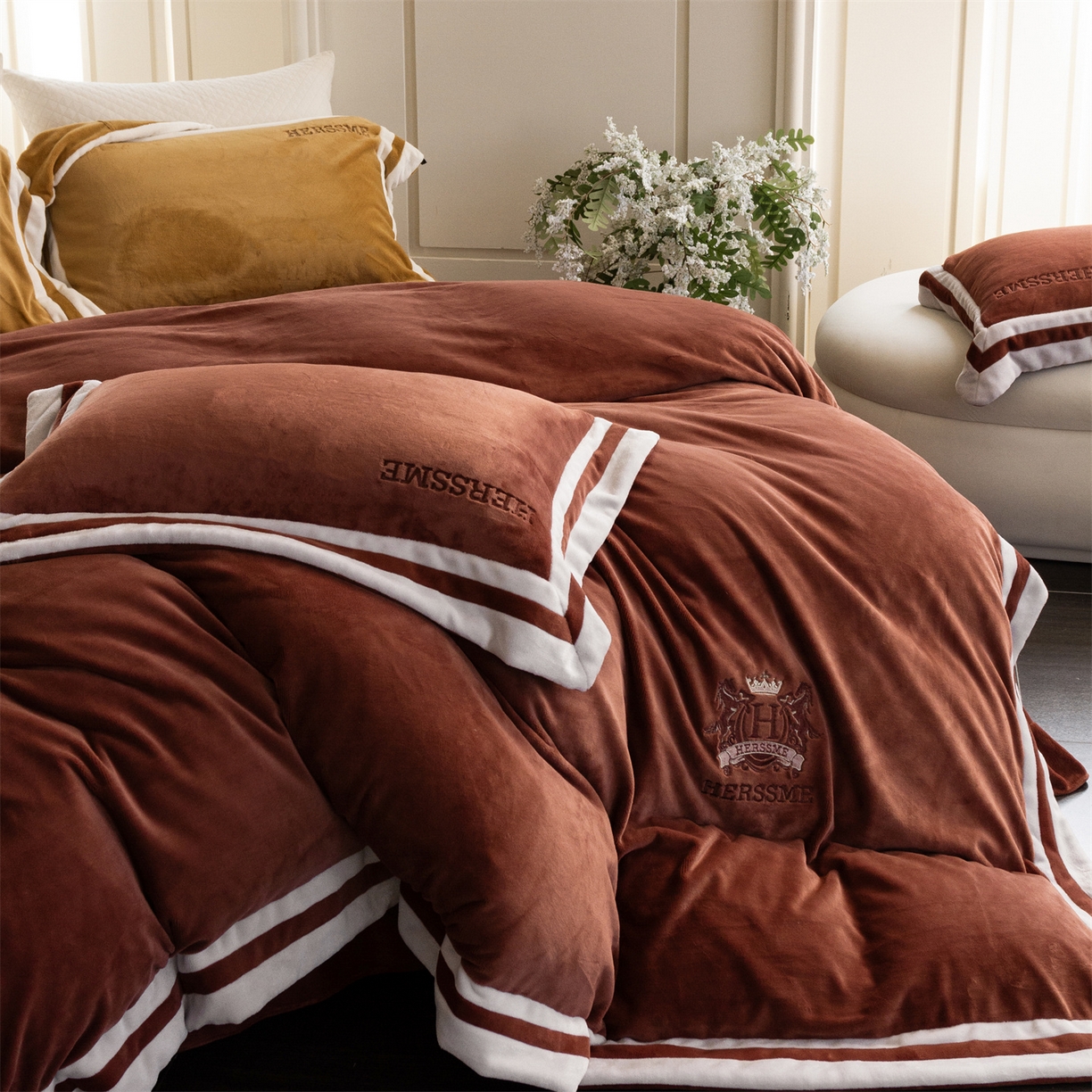 91家纺网 家纺一手货源 找家纺 馨蕊 2025新款秋冬轻奢煦暖绒牛奶绒四件套系列-绒巴黎 会员-10【券后控价358/378】 绒巴黎-紫纱