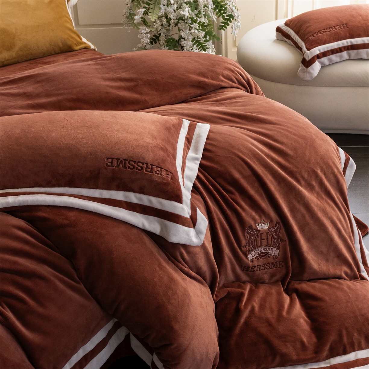 91家纺网 家纺一手货源 找家纺 馨蕊 2025新款秋冬轻奢煦暖绒牛奶绒四件套系列-绒巴黎 会员-10【券后控价358/378】 绒巴黎-紫纱