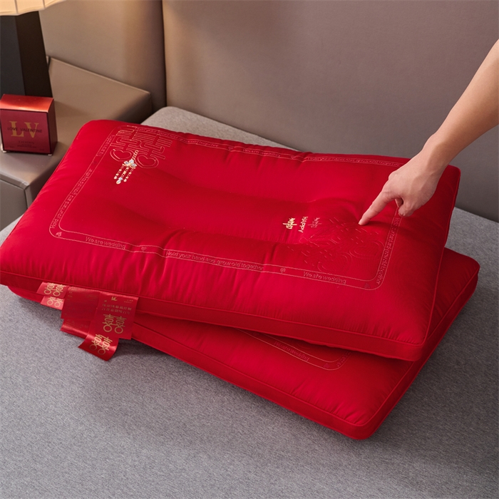 91家纺网 家纺一手货源 找家纺 （总）仁宇枕业 2025新款新品大喜之日结婚婚庆枕头新娘新郎新婚喜庆舒适高中低枕头枕芯