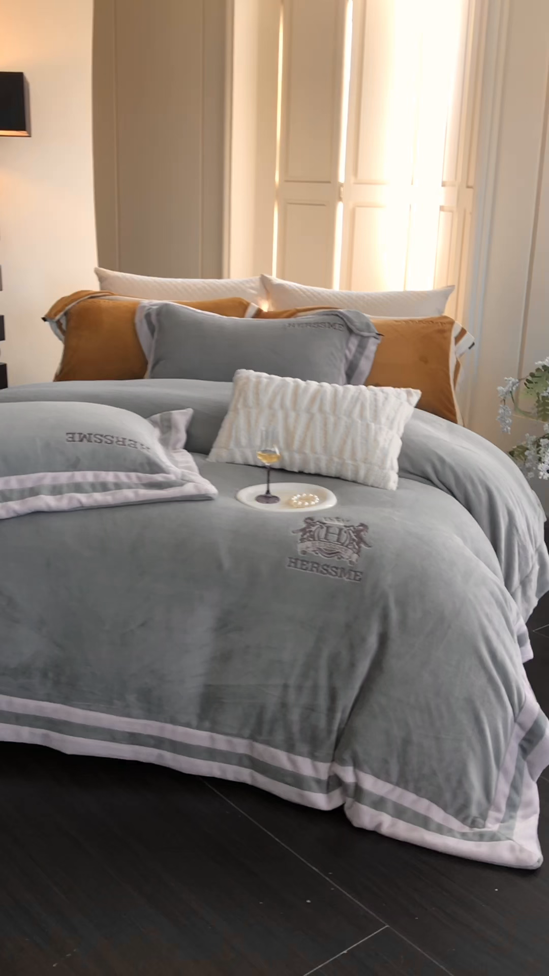 91家纺网 家纺一手货源 找家纺 馨蕊 2025新款秋冬轻奢煦暖绒牛奶绒四件套系列-绒巴黎 会员-10【券后控价358/378】 绒巴黎-高级灰