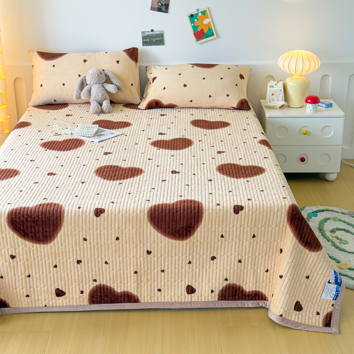 91家纺网 家纺一手货源 找家纺 （总）首爱家纺 2025新款高克重牛奶绒夹棉印花床盖