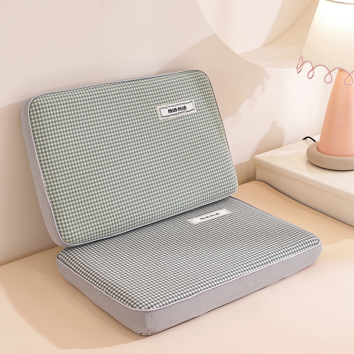 91家纺网 家纺一手货源 找家纺 （总）仁宇枕业 2025新款新品暖绒雪花格简约立体记忆枕头枕芯