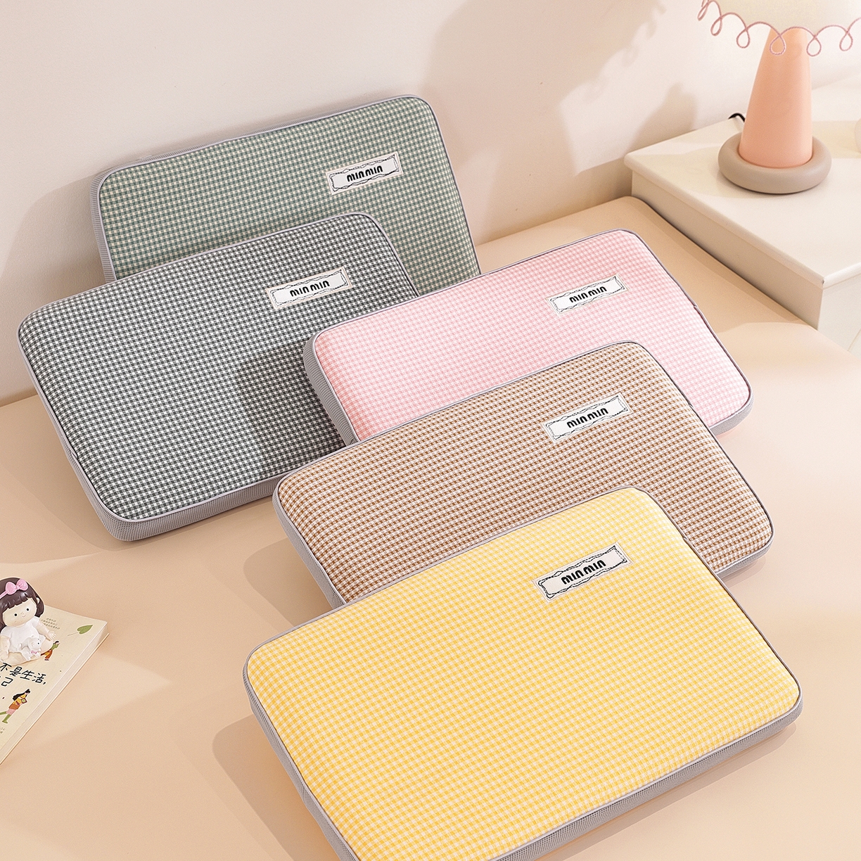 91家纺网 家纺一手货源 找家纺 （总）仁宇枕业 2025新款新品暖绒雪花格简约立体记忆枕头枕芯