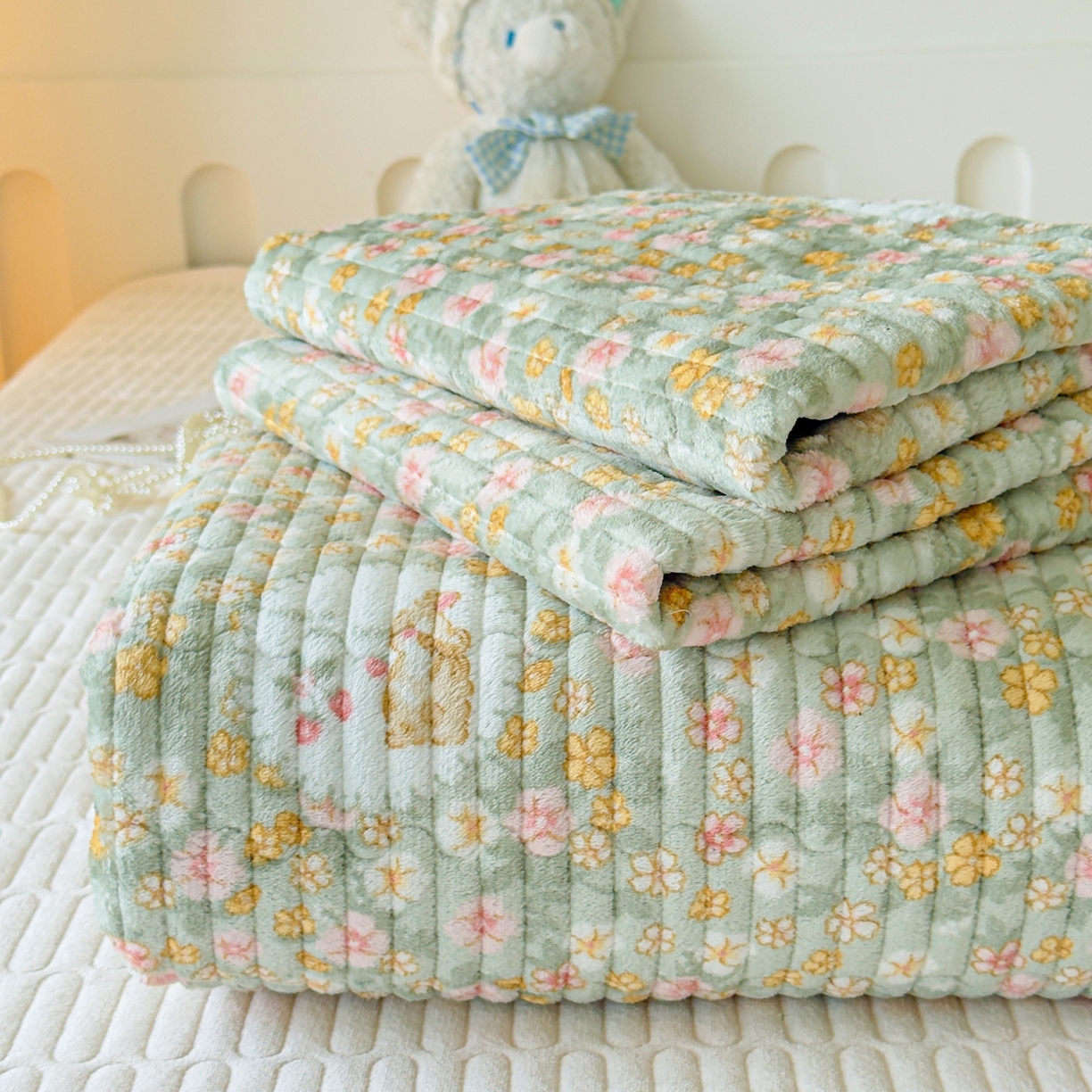 91家纺网 家纺一手货源 找家纺 （总）首爱家纺 2025新款高克重牛奶绒夹棉印花床盖