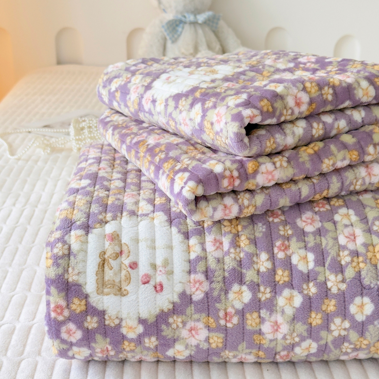 91家纺网 家纺一手货源 找家纺 （总）首爱家纺 2025新款高克重牛奶绒夹棉印花床盖