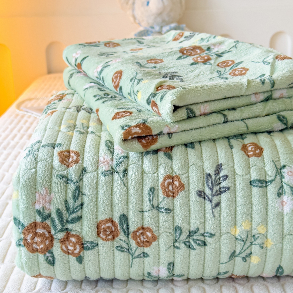 91家纺网 家纺一手货源 找家纺 （总）首爱家纺 2025新款高克重牛奶绒夹棉印花床盖