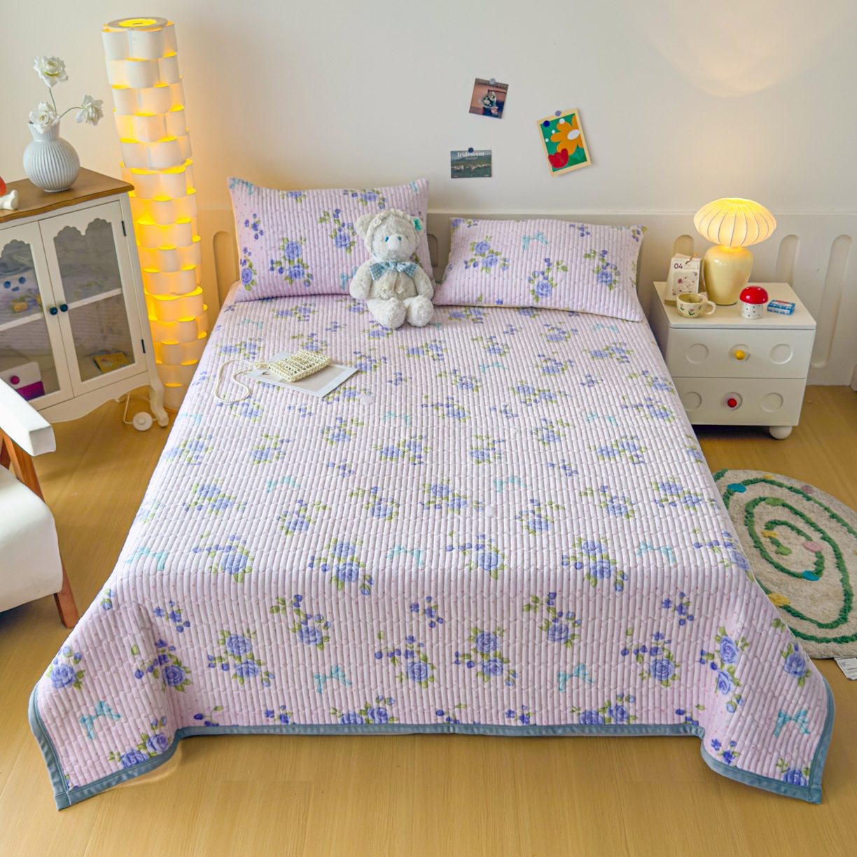 91家纺网 家纺一手货源 找家纺 首爱家纺 2025新款高克重牛奶绒夹棉印花床盖 蝶恋花