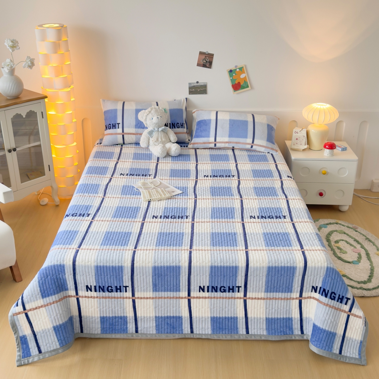 91家纺网 家纺一手货源 找家纺 首爱家纺 2025新款高克重牛奶绒夹棉印花床盖 格调