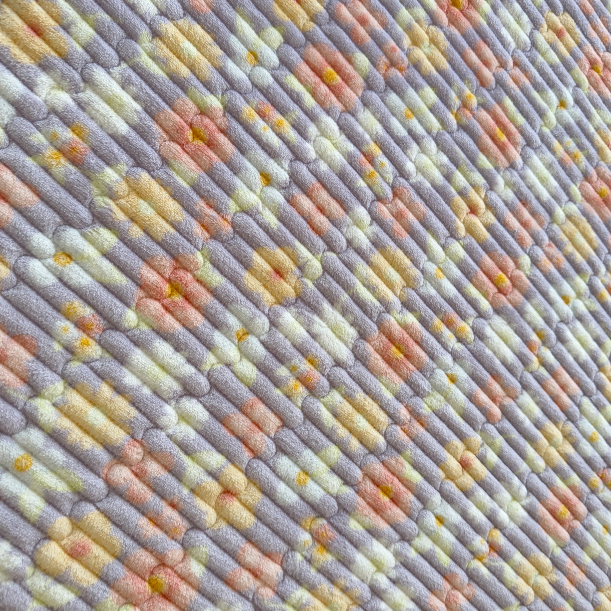 91家纺网 家纺一手货源 找家纺 首爱家纺 2025新款高克重牛奶绒夹棉印花床盖 花丛紫