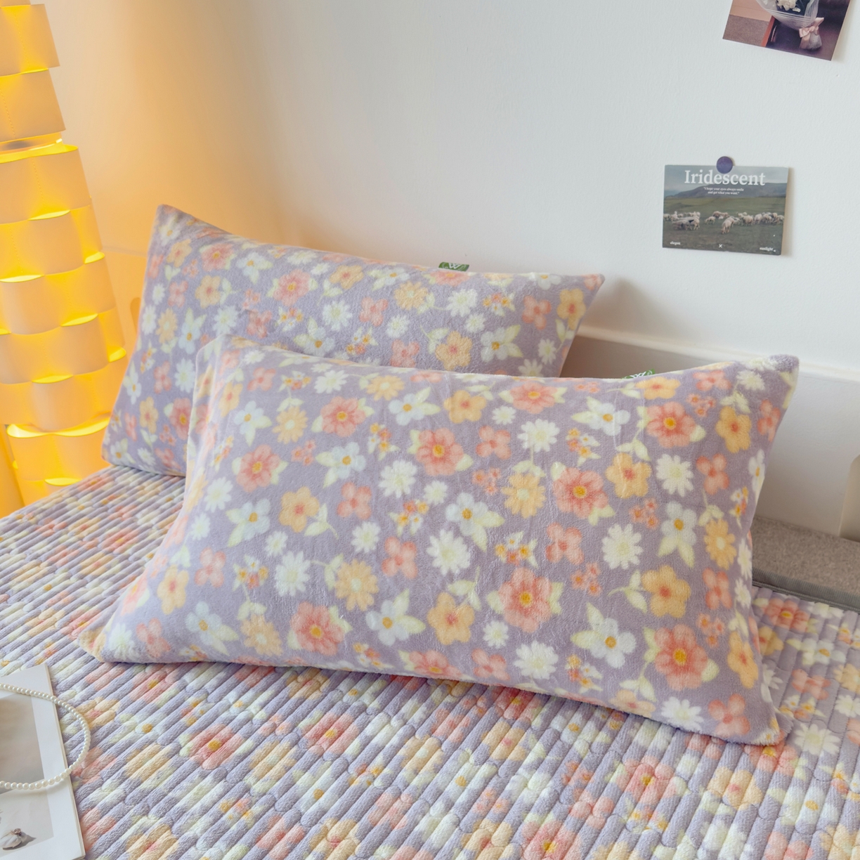 91家纺网 家纺一手货源 找家纺 首爱家纺 2025新款高克重牛奶绒夹棉印花床盖 花丛紫