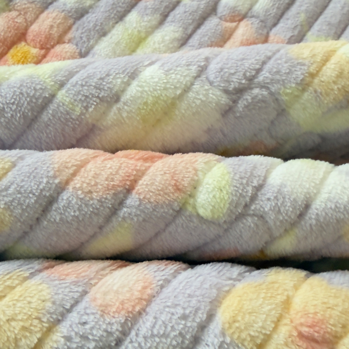 91家纺网 家纺一手货源 找家纺 首爱家纺 2025新款高克重牛奶绒夹棉印花床盖 花丛紫