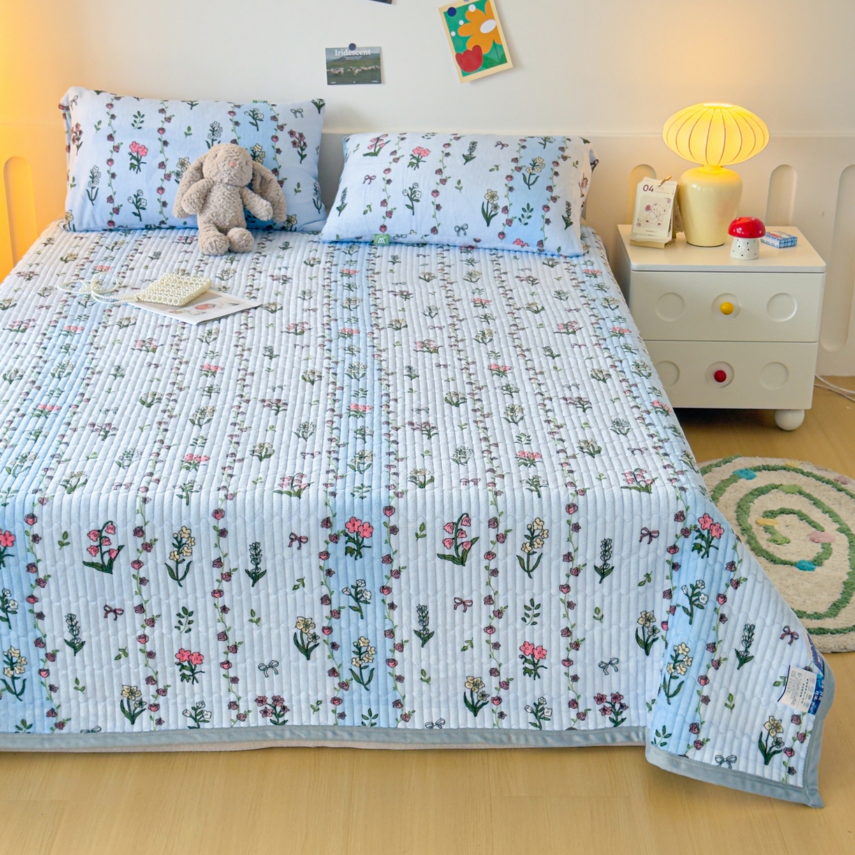 91家纺网 家纺一手货源 找家纺 首爱家纺 2025新款高克重牛奶绒夹棉印花床盖 花开盛世