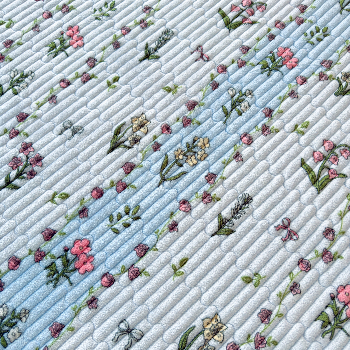 91家纺网 家纺一手货源 找家纺 首爱家纺 2025新款高克重牛奶绒夹棉印花床盖 花开盛世