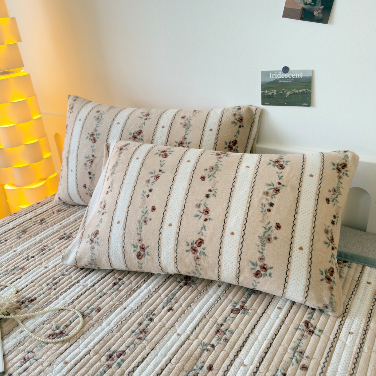 91家纺网 家纺一手货源 找家纺 首爱家纺 2025新款高克重牛奶绒夹棉印花床盖 花之物语