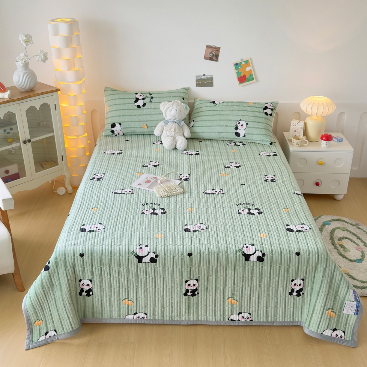 91家纺网 家纺一手货源 找家纺 首爱家纺 2025新款高克重牛奶绒夹棉印花床盖 快乐熊