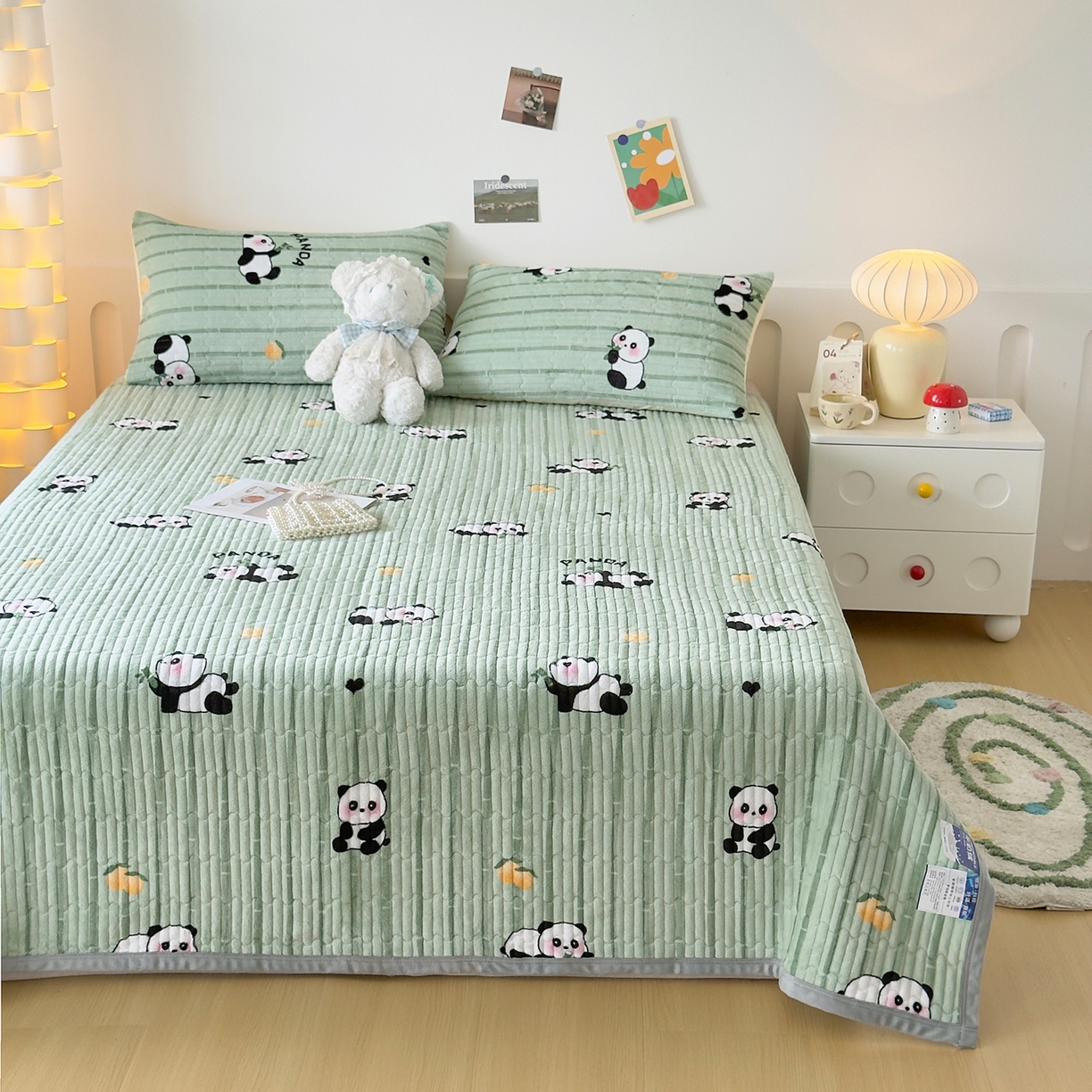 91家纺网 家纺一手货源 找家纺 首爱家纺 2025新款高克重牛奶绒夹棉印花床盖 快乐熊