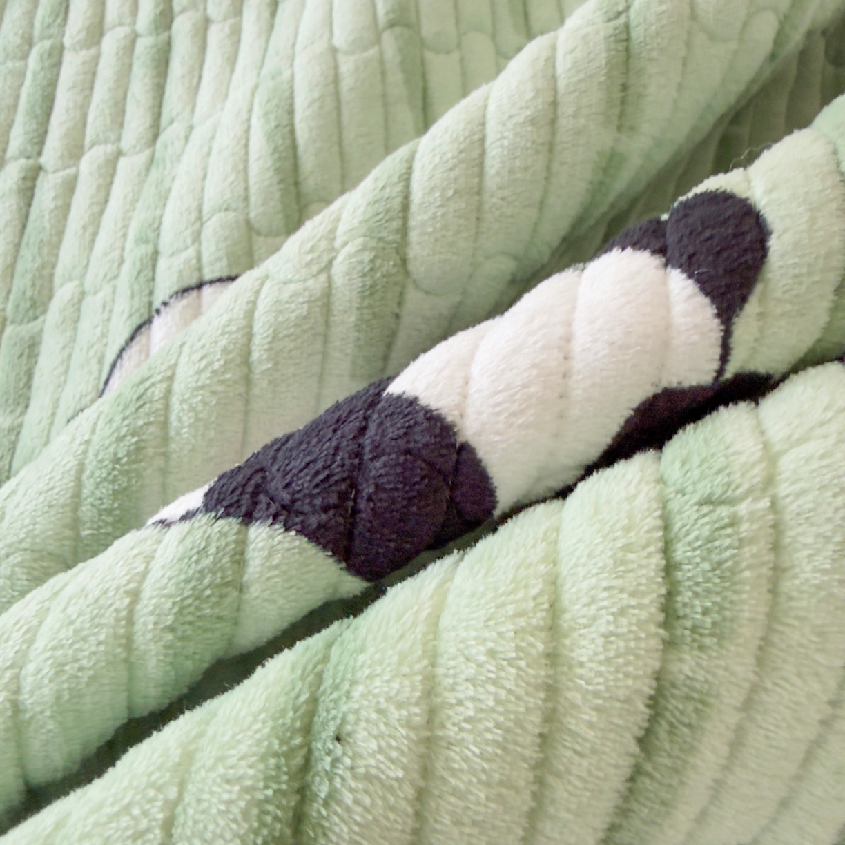 91家纺网 家纺一手货源 找家纺 首爱家纺 2025新款高克重牛奶绒夹棉印花床盖 快乐熊