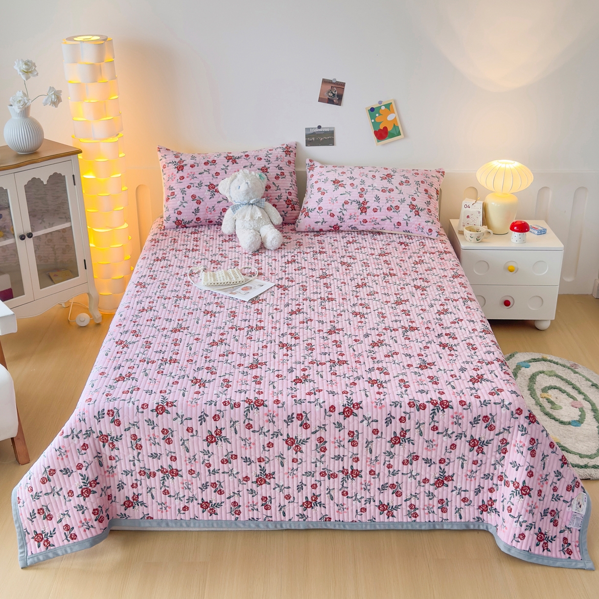 91家纺网 家纺一手货源 找家纺 首爱家纺 2025新款高克重牛奶绒夹棉印花床盖 玫瑰人生