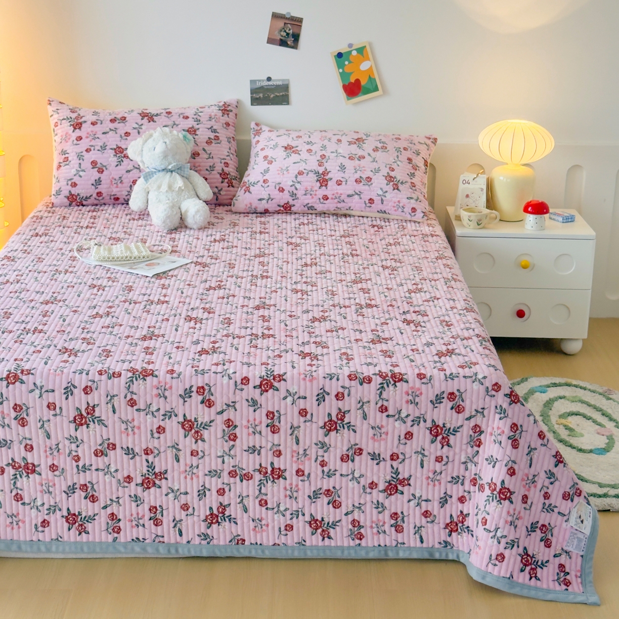 91家纺网 家纺一手货源 找家纺 首爱家纺 2025新款高克重牛奶绒夹棉印花床盖 玫瑰人生