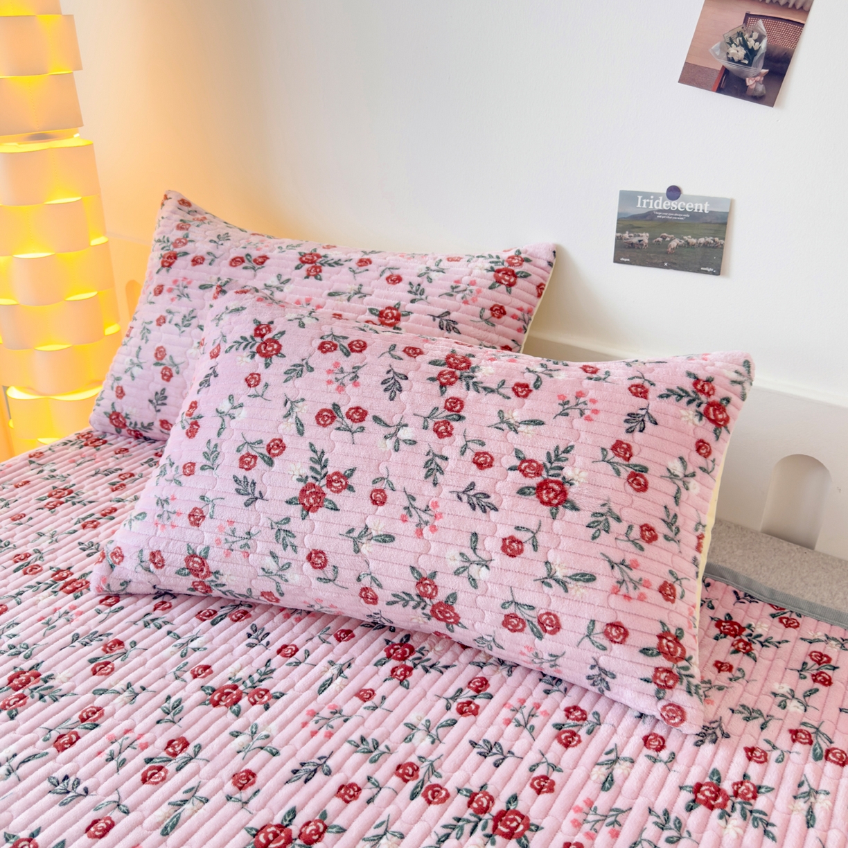 91家纺网 家纺一手货源 找家纺 首爱家纺 2025新款高克重牛奶绒夹棉印花床盖 玫瑰人生