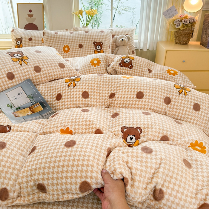 91家纺网 家纺一手货源 找家纺 乐居坊 2025新款家用高克重学生宿舍床牛奶绒套件单品【提供买家秀】加 QQ群 286712643 波点熊