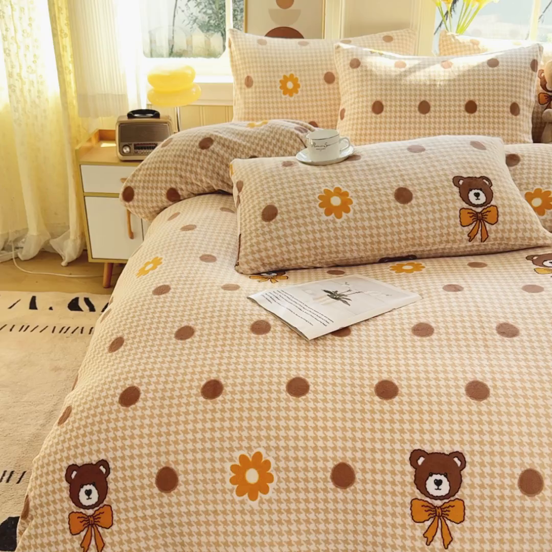 91家纺网 家纺一手货源 找家纺 乐居坊 2025新款家用高克重学生宿舍床牛奶绒套件单品【提供买家秀】加 QQ群 286712643 波点熊