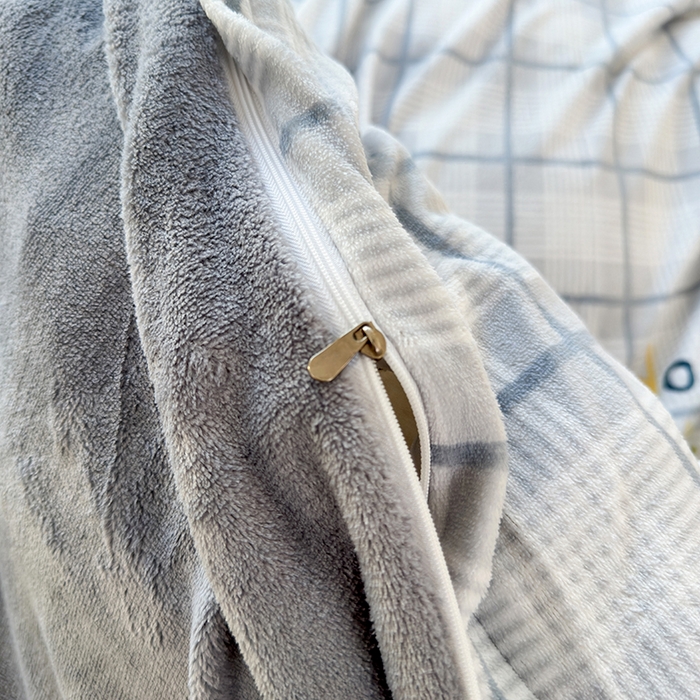 91家纺网 家纺一手货源 找家纺 乐居坊 2025新款家用高克重学生宿舍床牛奶绒套件单品【提供买家秀】加 QQ群 286712643 富贵熊-灰