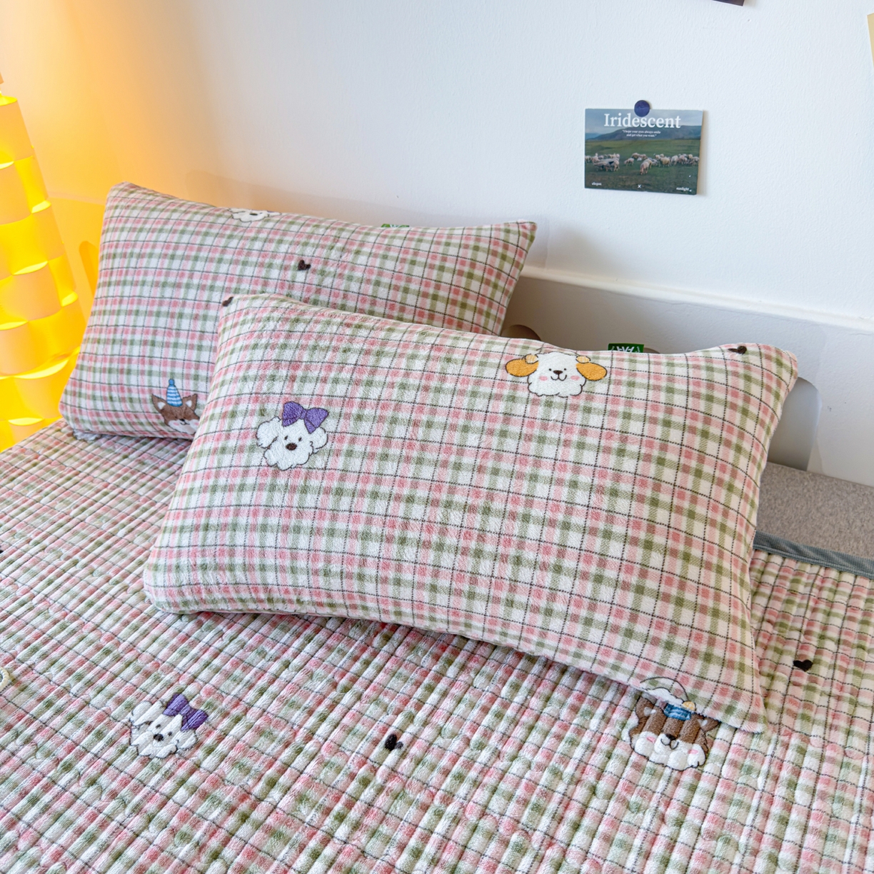 91家纺网 家纺一手货源 找家纺 首爱家纺 2025新款高克重牛奶绒夹棉印花床盖 生日party