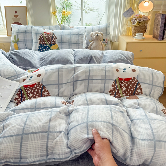 91家纺网 家纺一手货源 找家纺 乐居坊 2025新款家用高克重学生宿舍床牛奶绒套件单品【提供买家秀】加 QQ群 286712643 富贵熊-灰