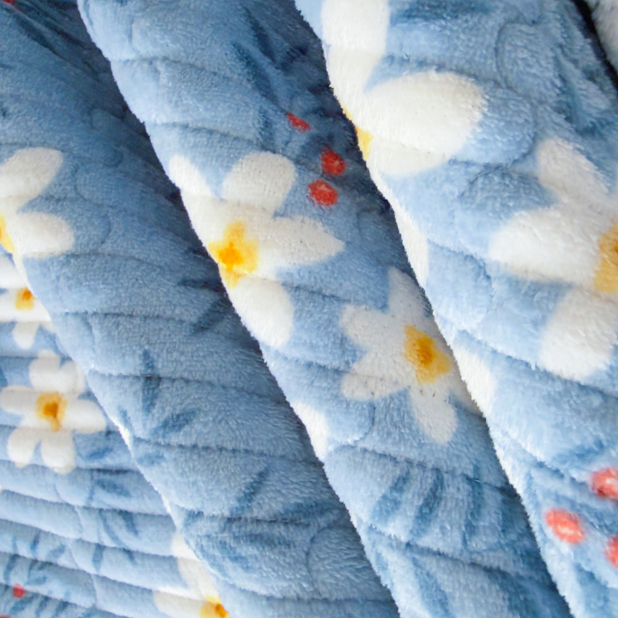 91家纺网 家纺一手货源 找家纺 首爱家纺 2025新款高克重牛奶绒夹棉印花床盖 太阳花