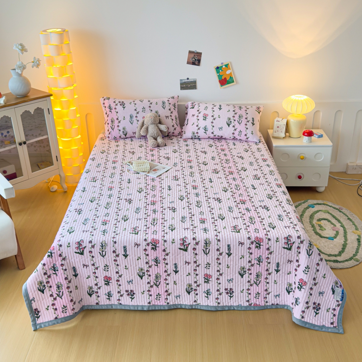 91家纺网 家纺一手货源 找家纺 首爱家纺 2025新款高克重牛奶绒夹棉印花床盖 雍容华贵