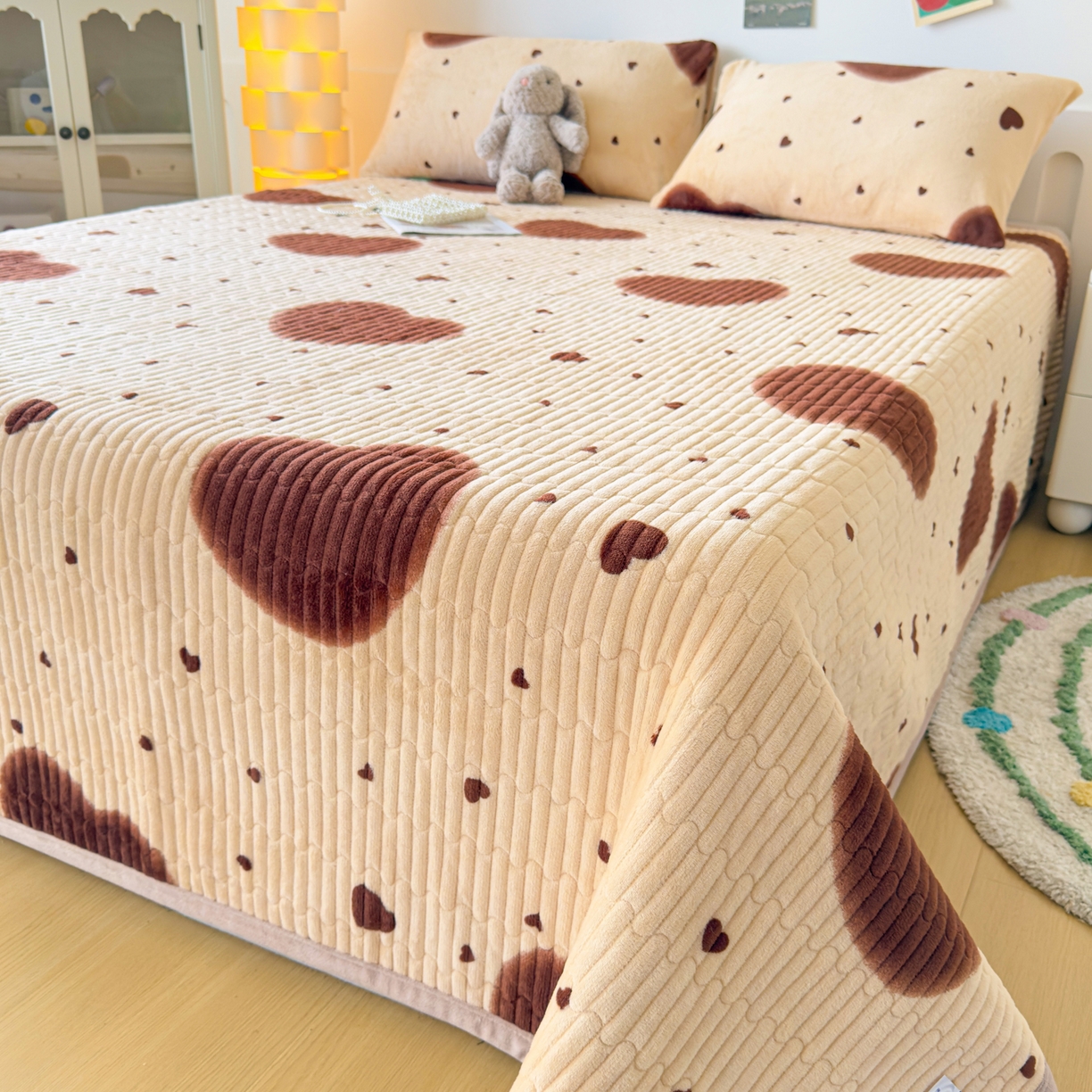 91家纺网 家纺一手货源 找家纺 （总）棉乐町家居 2025新款高克重牛奶绒夹棉印花床盖