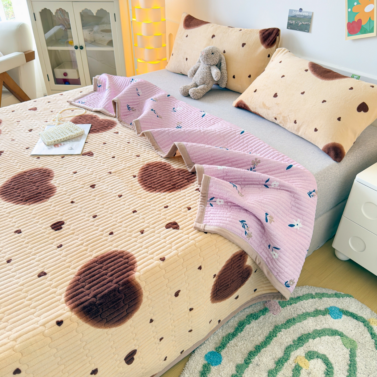 91家纺网 家纺一手货源 找家纺 （总）棉乐町家居 2025新款高克重牛奶绒夹棉印花床盖