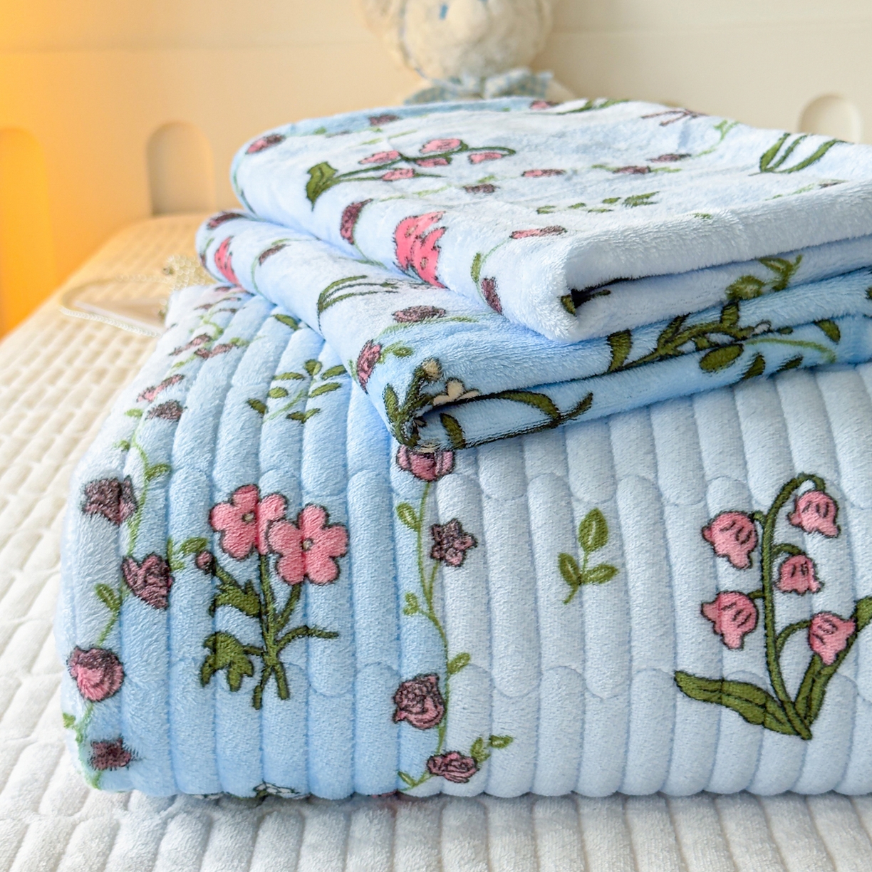 91家纺网 家纺一手货源 找家纺 （总）棉乐町家居 2025新款高克重牛奶绒夹棉印花床盖